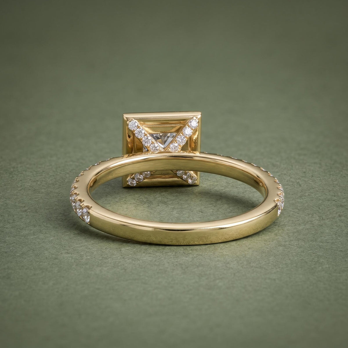 Back perspective view displaying the inner polished band and diamond-set basket support structure.