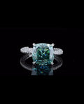 front-facing-view-of-vibrant-green-cushion-cut-moissanite-diamond-ring