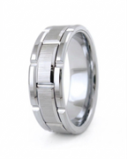 Angled side view of a men's white gold ring featuring a satin segmented inset and polished notched borders