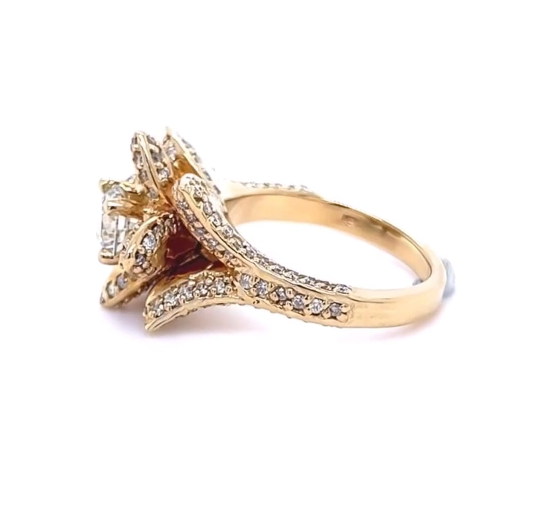 Rear side view showcasing the high-set lotus basket and polished inner yellow gold band